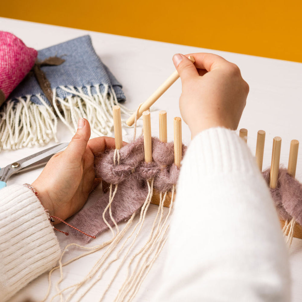 Easy beginner peg loom weaving on a wooden peg loom step by step instructions