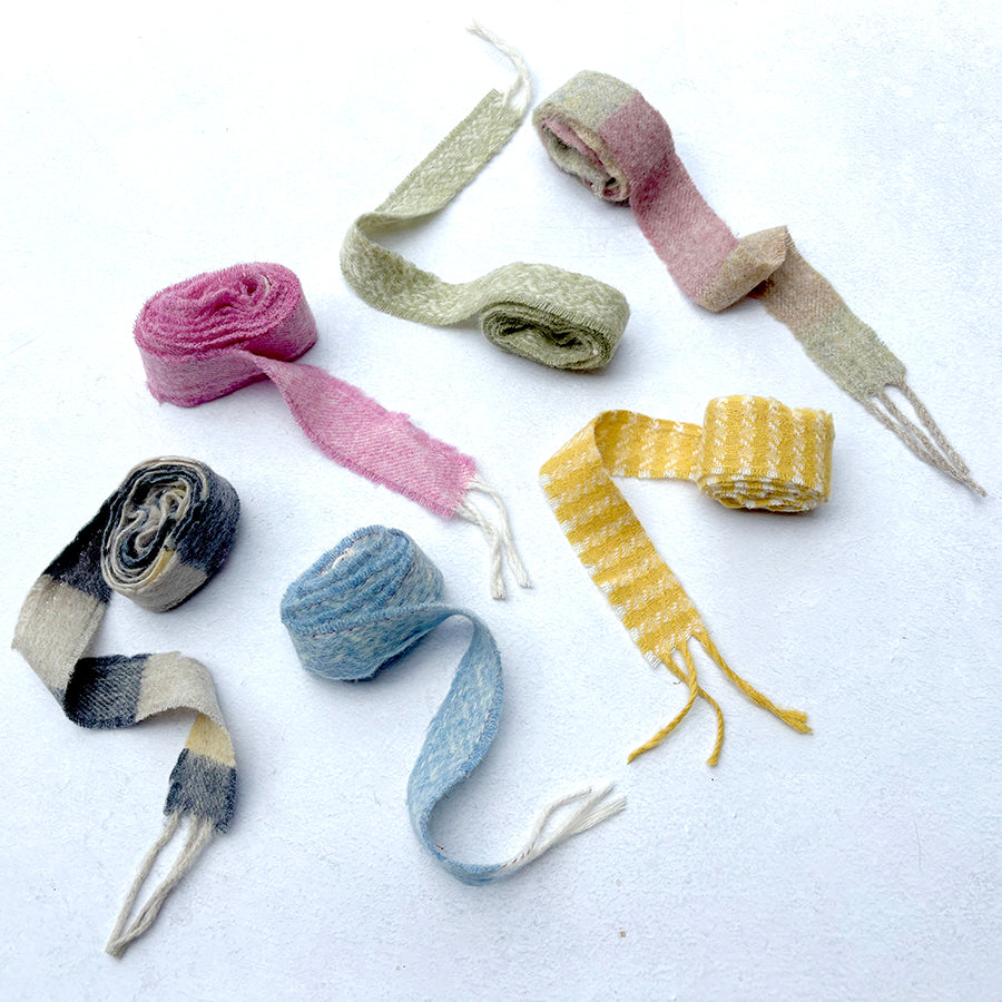 Woollen fabric strips for rag rug making and rug hooking