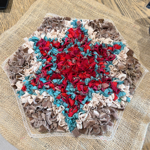 Small short shaggy rag rug star festive placemat