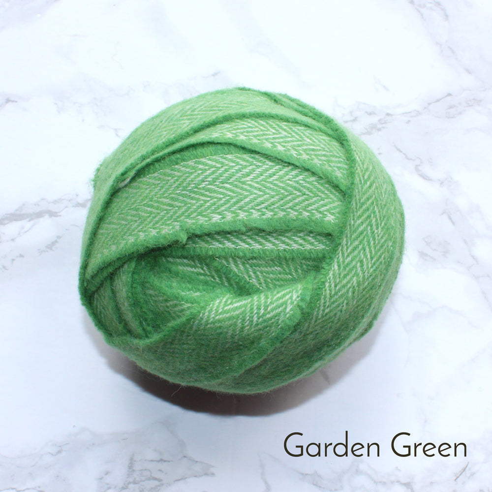 Ragged Life Rag Rug Blanket Yarn 100% Wool for Rag Rugging Crochet in Strips in Garden Green